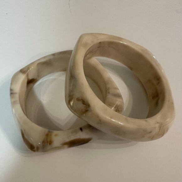 Blocky Cream Caramel Lucite Bangle Bracelets - Set of 2 NWOT - Picture 2 of 4